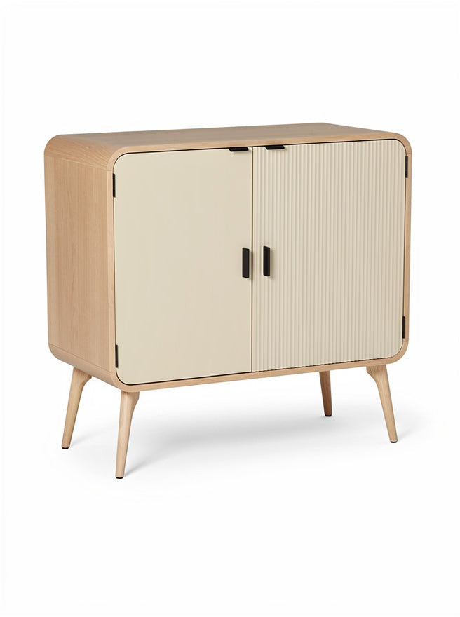 **Moderne Houten Kast met Gerekte Deuren en Minimalistische Poten**