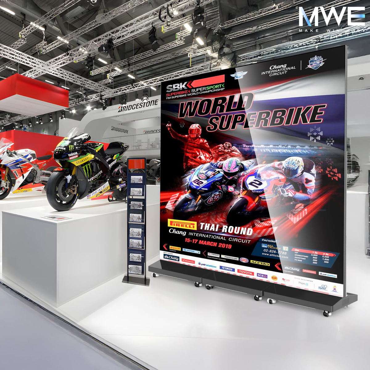80 Inch LED Digital Signage Display, Foldable Seamless Stitching Kiosk, P1.86 GOB LED Screen Poster with Flight Case, Commercial Advertising Display for Events, Rentals and Weddings (Black, 1 Unit)